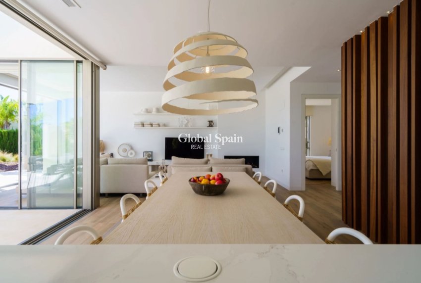 Resale - VILLA -
SAN MIGUEL DE SALINAS - Inland