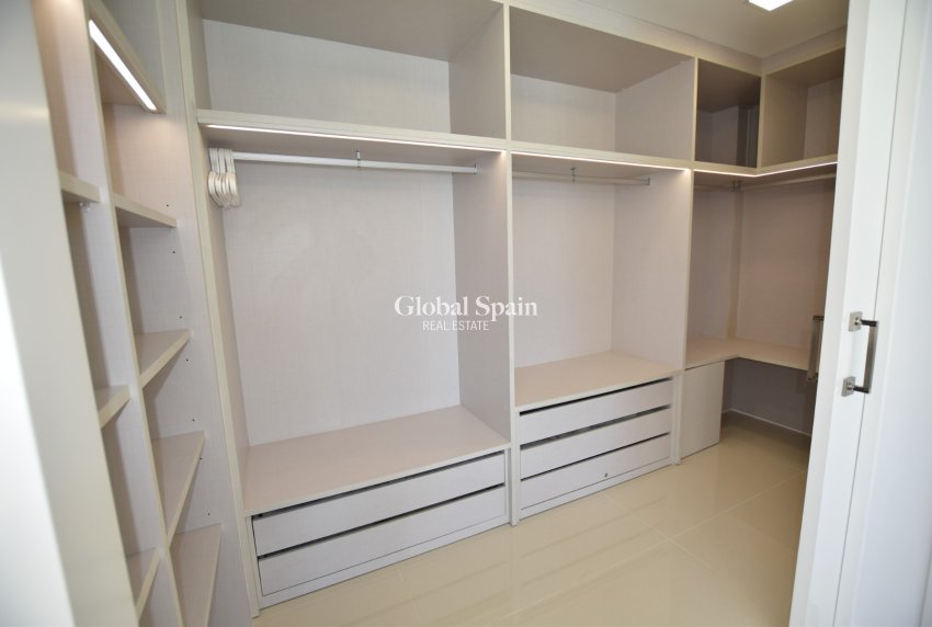 Resale - VILLA -
SAN MIGUEL DE SALINAS - Inland