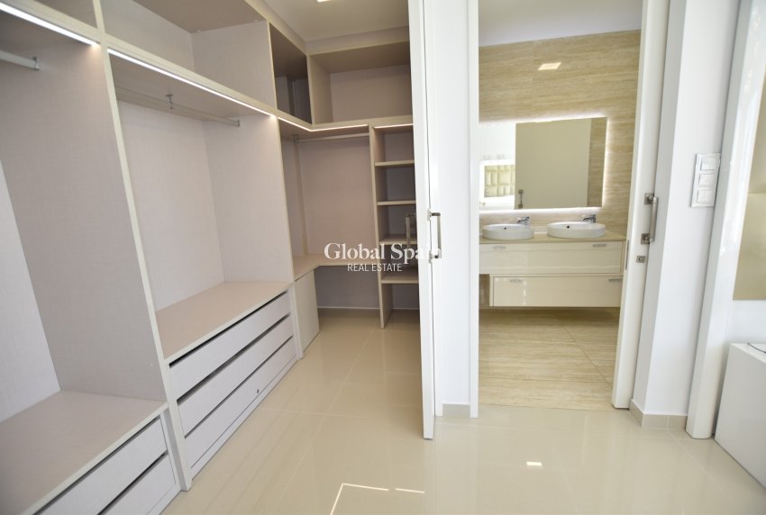 Resale - VILLA -
SAN MIGUEL DE SALINAS - Inland