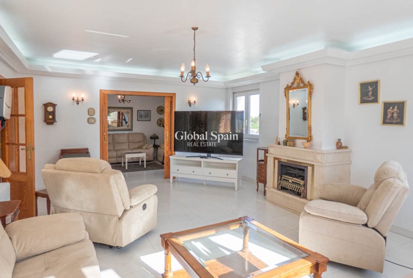 Resale - VILLA -
SAN MIGUEL DE SALINAS - Inland