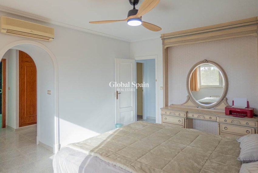 Resale - VILLA -
SAN MIGUEL DE SALINAS - Inland