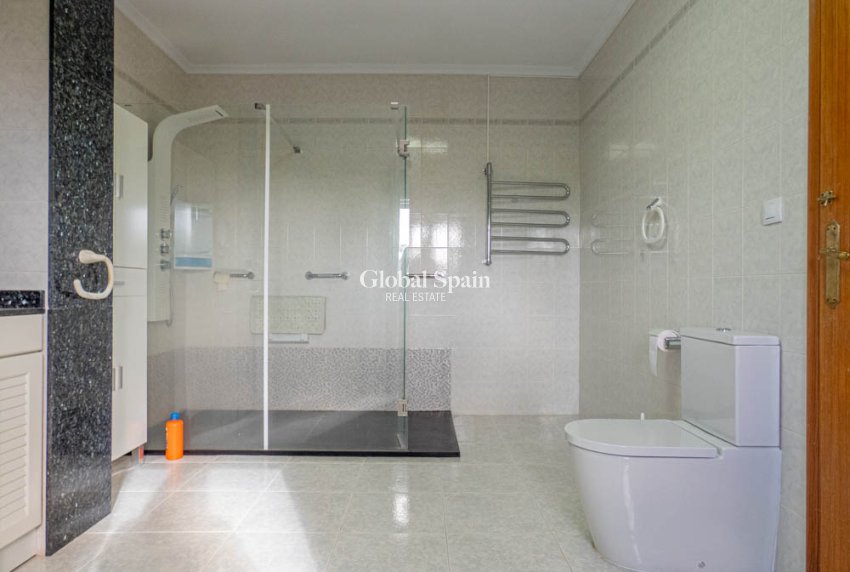 Resale - VILLA -
SAN MIGUEL DE SALINAS - Inland