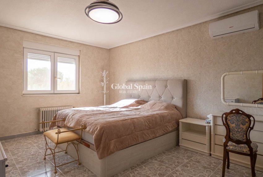 Resale - VILLA -
SAN MIGUEL DE SALINAS - Inland