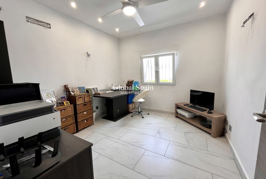 Resale - VILLA -
SAN MIGUEL DE SALINAS - Inland