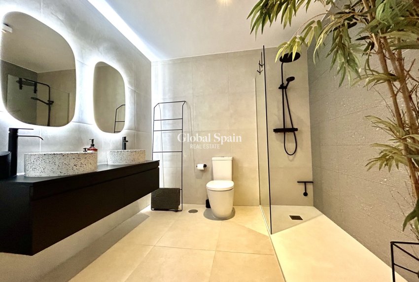 Resale - VILLA -
SAN MIGUEL DE SALINAS - Inland