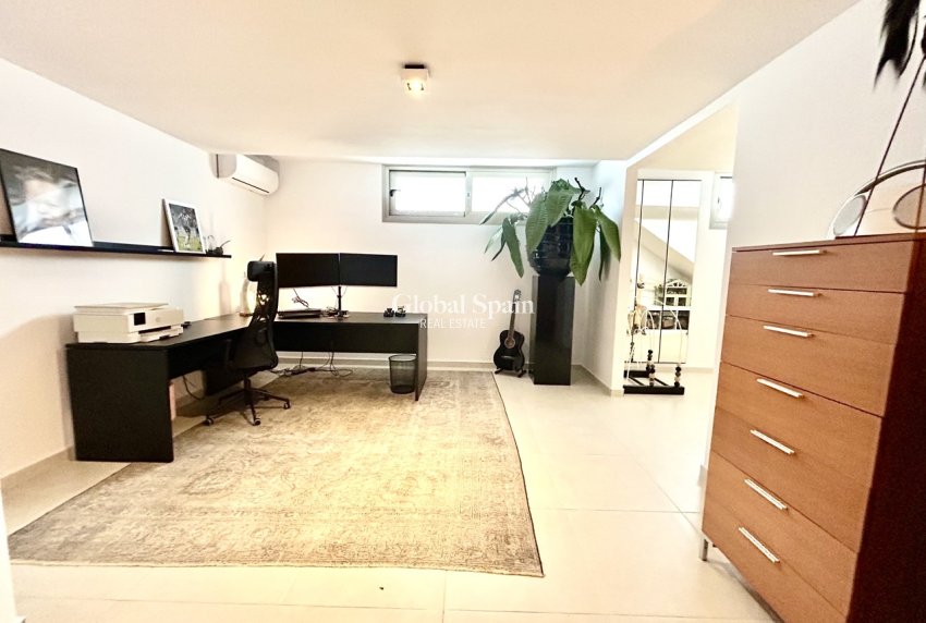 Resale - VILLA -
SAN MIGUEL DE SALINAS - Inland