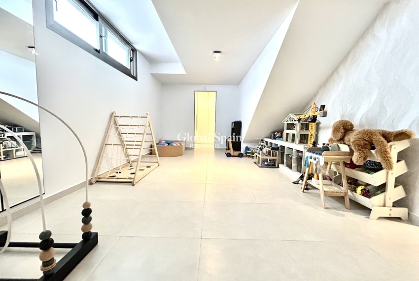 Resale - VILLA -
SAN MIGUEL DE SALINAS - Inland