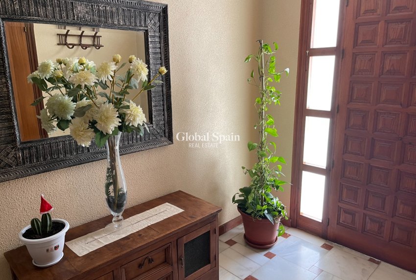Resale - VILLA -
SAN MIGUEL DE SALINAS - Inland