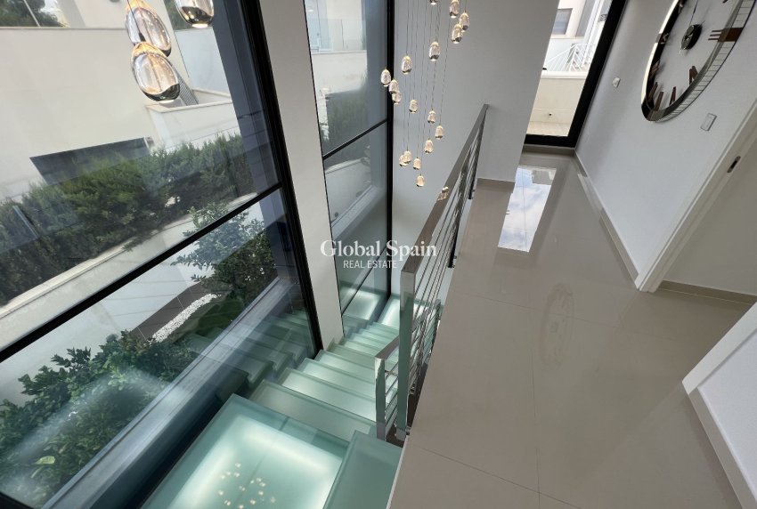 Resale - VILLA -
SAN MIGUEL DE SALINAS - Inland