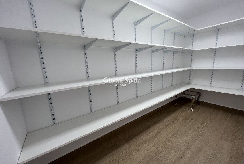 Resale - VILLA -
SAN MIGUEL DE SALINAS - Inland