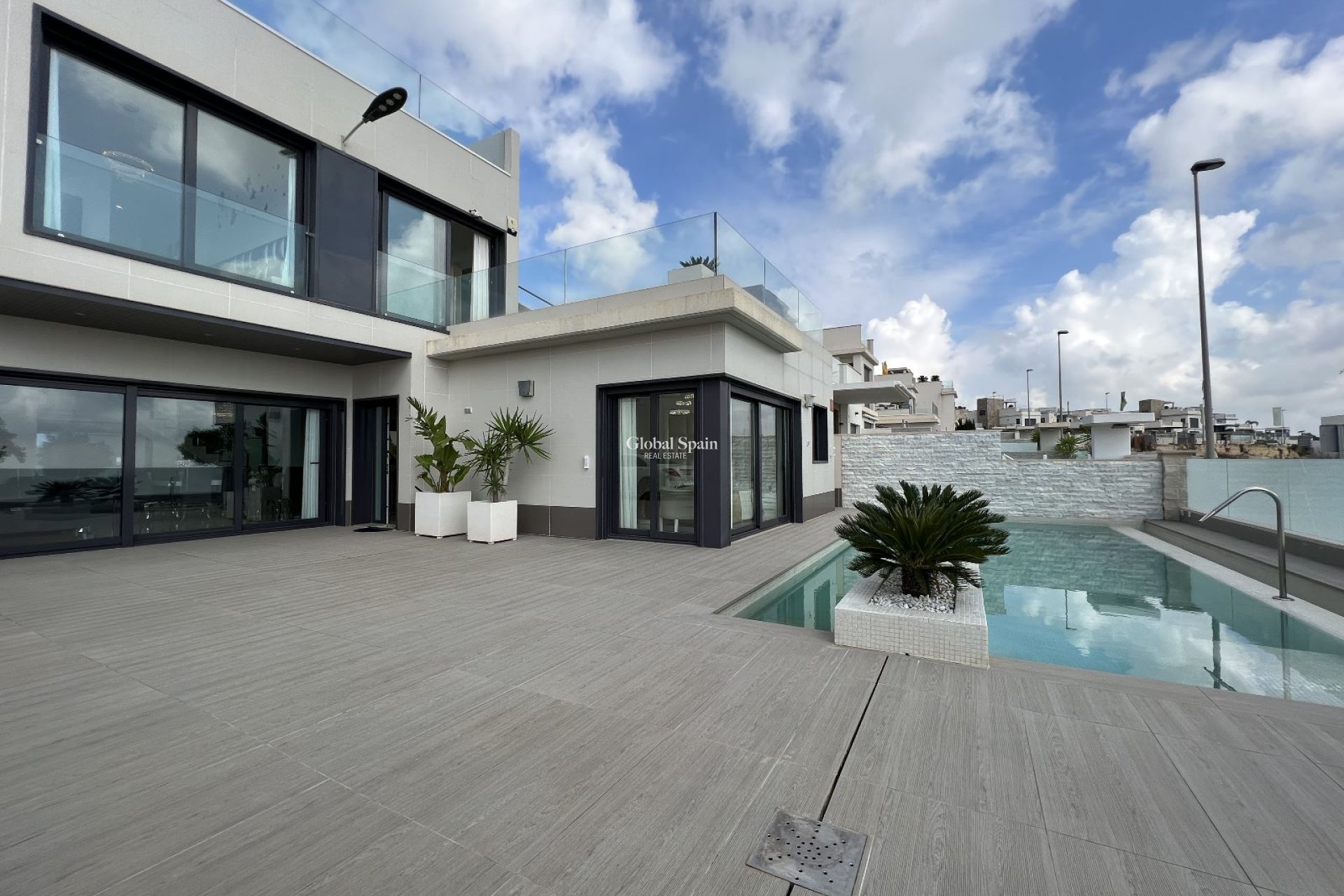 Resale - VILLA -
SAN MIGUEL DE SALINAS - Inland