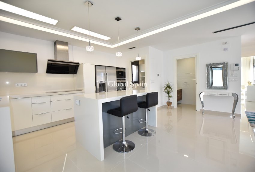 Resale - VILLA -
SAN MIGUEL DE SALINAS - Inland