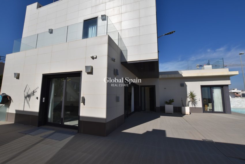 Resale - VILLA -
SAN MIGUEL DE SALINAS - Inland