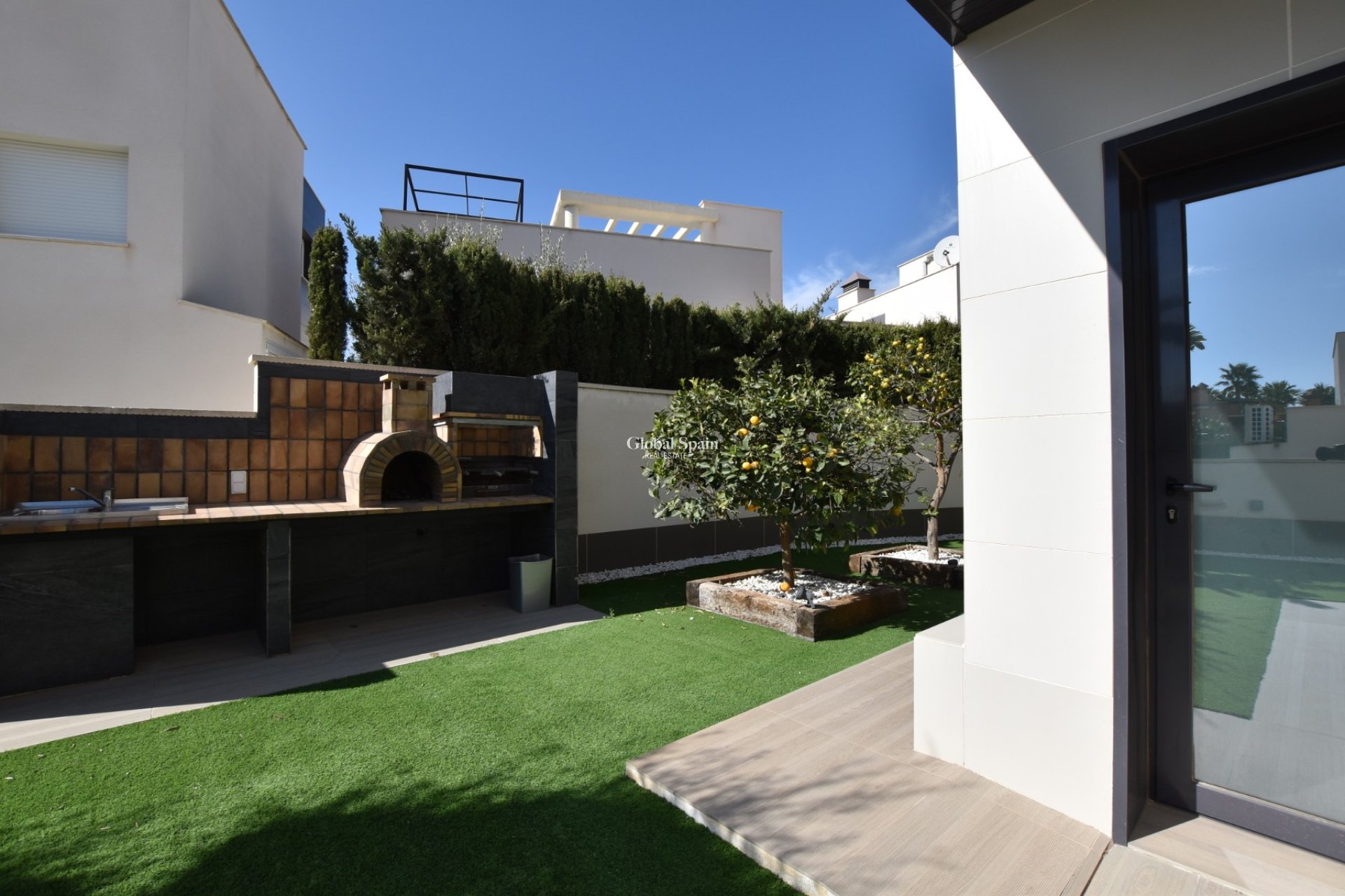 Resale - VILLA -
SAN MIGUEL DE SALINAS - Inland