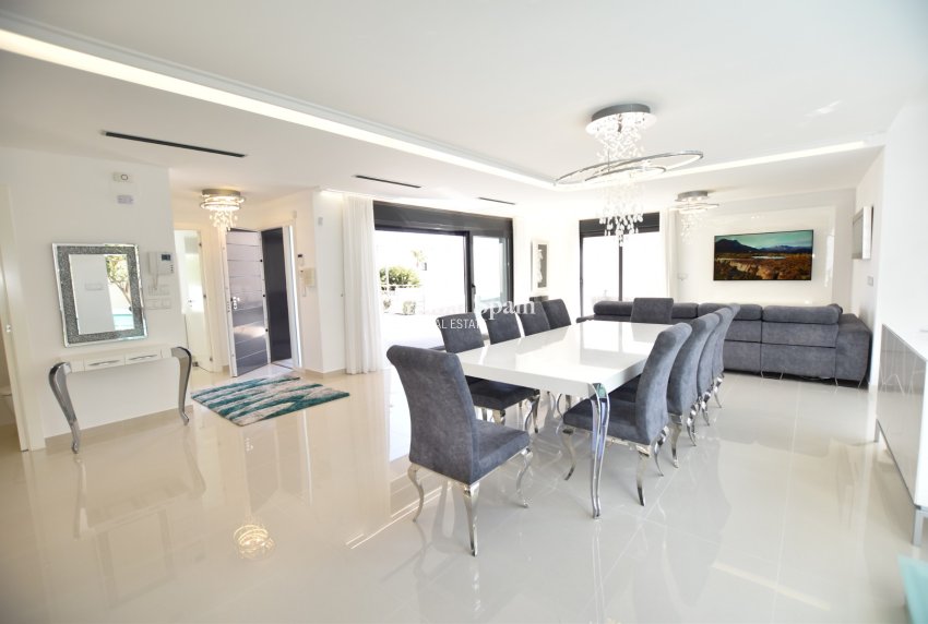 Resale - VILLA -
SAN MIGUEL DE SALINAS - Inland