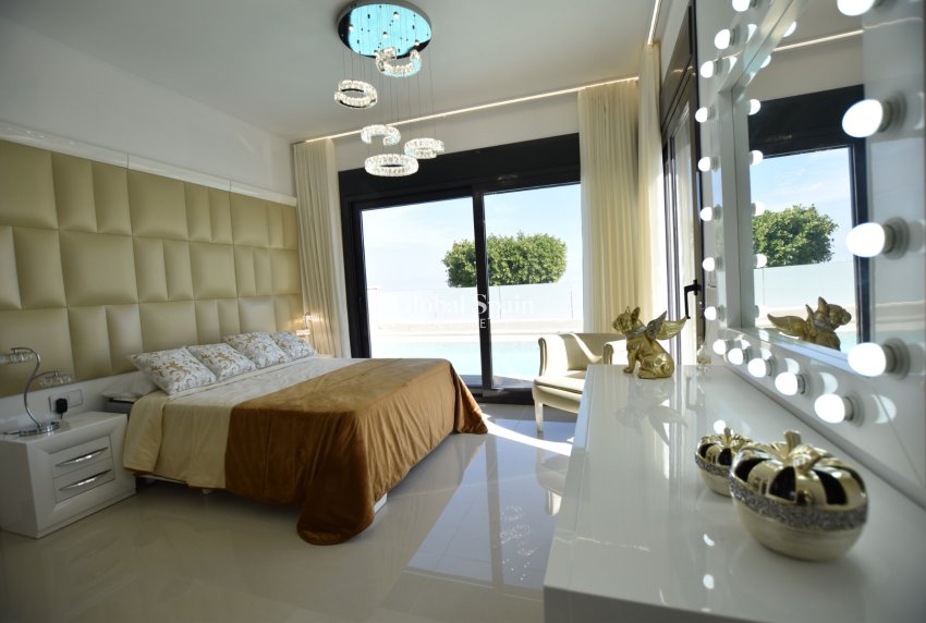 Resale - VILLA -
SAN MIGUEL DE SALINAS - Inland