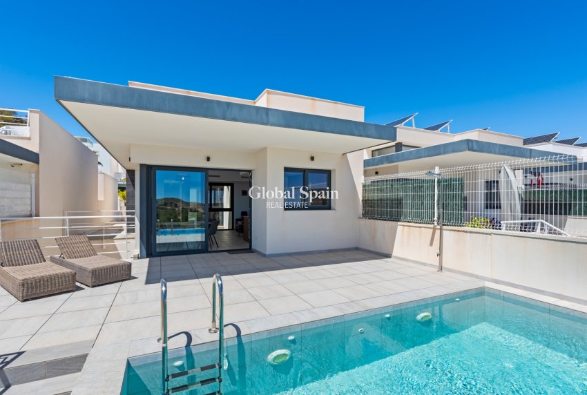 Resale - VILLA -
SAN MIGUEL DE SALINAS - Inland