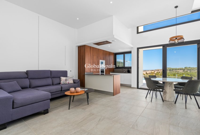 Resale - VILLA -
SAN MIGUEL DE SALINAS - Inland