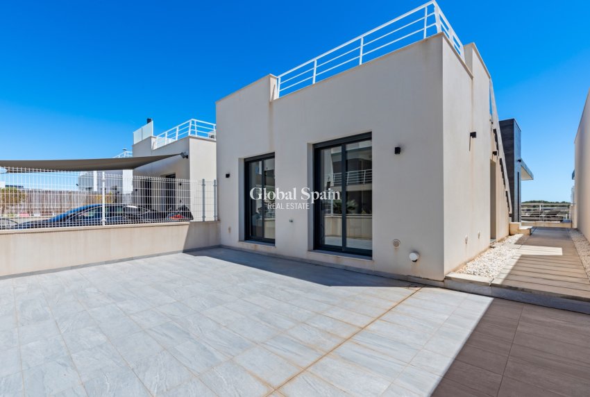 Resale - VILLA -
SAN MIGUEL DE SALINAS - Inland