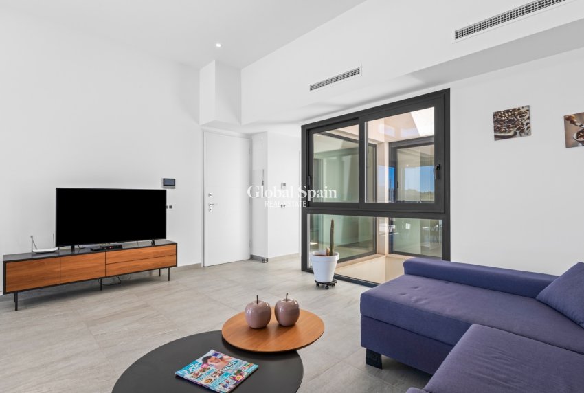 Resale - VILLA -
SAN MIGUEL DE SALINAS - Inland