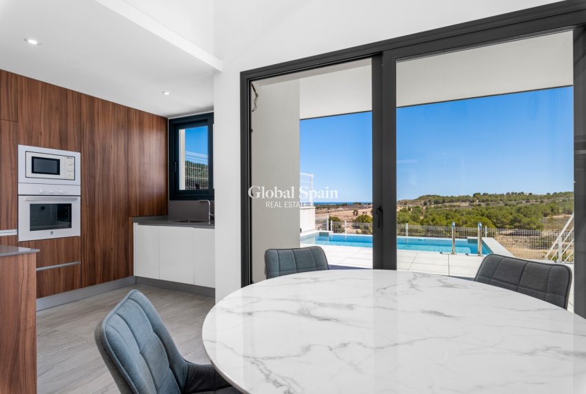 Resale - VILLA -
SAN MIGUEL DE SALINAS - Inland