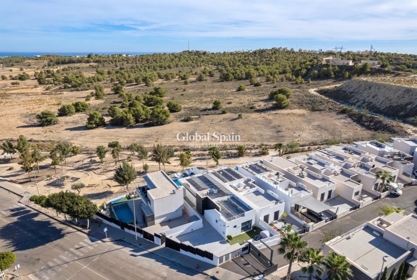 Resale - VILLA -
SAN MIGUEL DE SALINAS - Inland