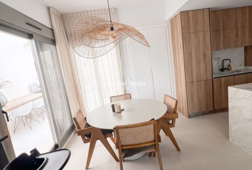 Resale - VILLA -
SAN MIGUEL DE SALINAS - Inland