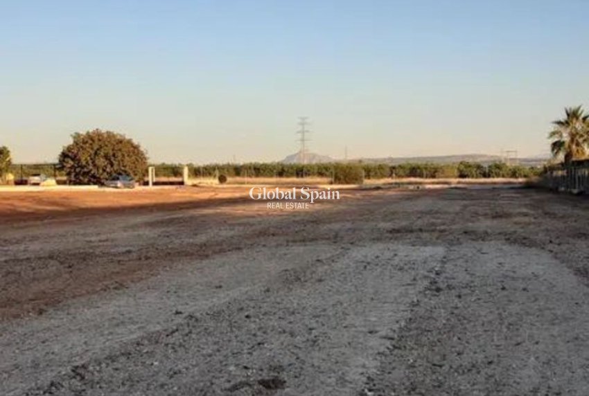 Resale - VILLA -
SAN MIGUEL DE SALINAS - Inland