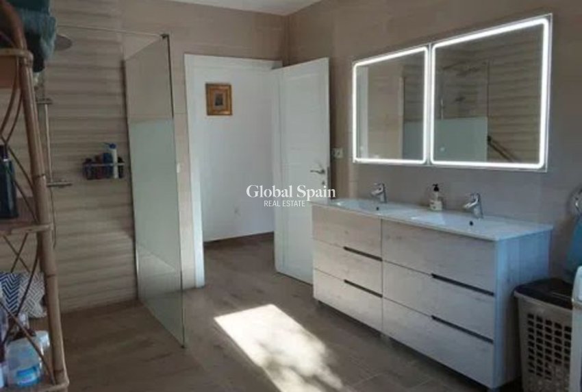 Resale - VILLA -
SAN MIGUEL DE SALINAS - Inland