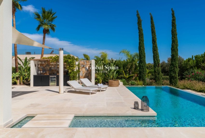 Resale - VILLA -
SAN MIGUEL DE SALINAS - Inland