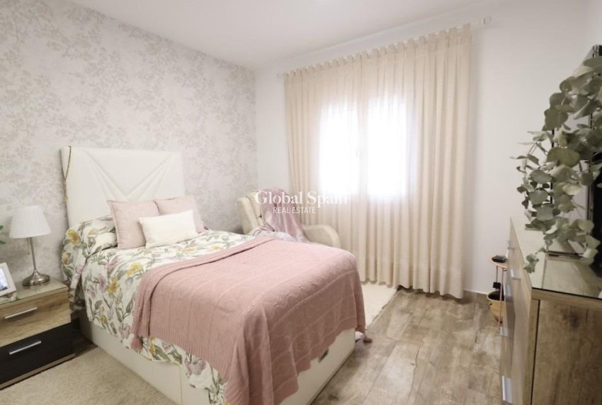 Resale - VILLA -
SAN MIGUEL DE SALINAS - Inland