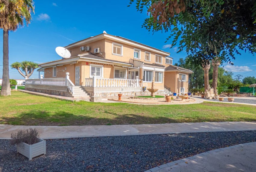 Resale - VILLA -
SAN MIGUEL DE SALINAS - Inland