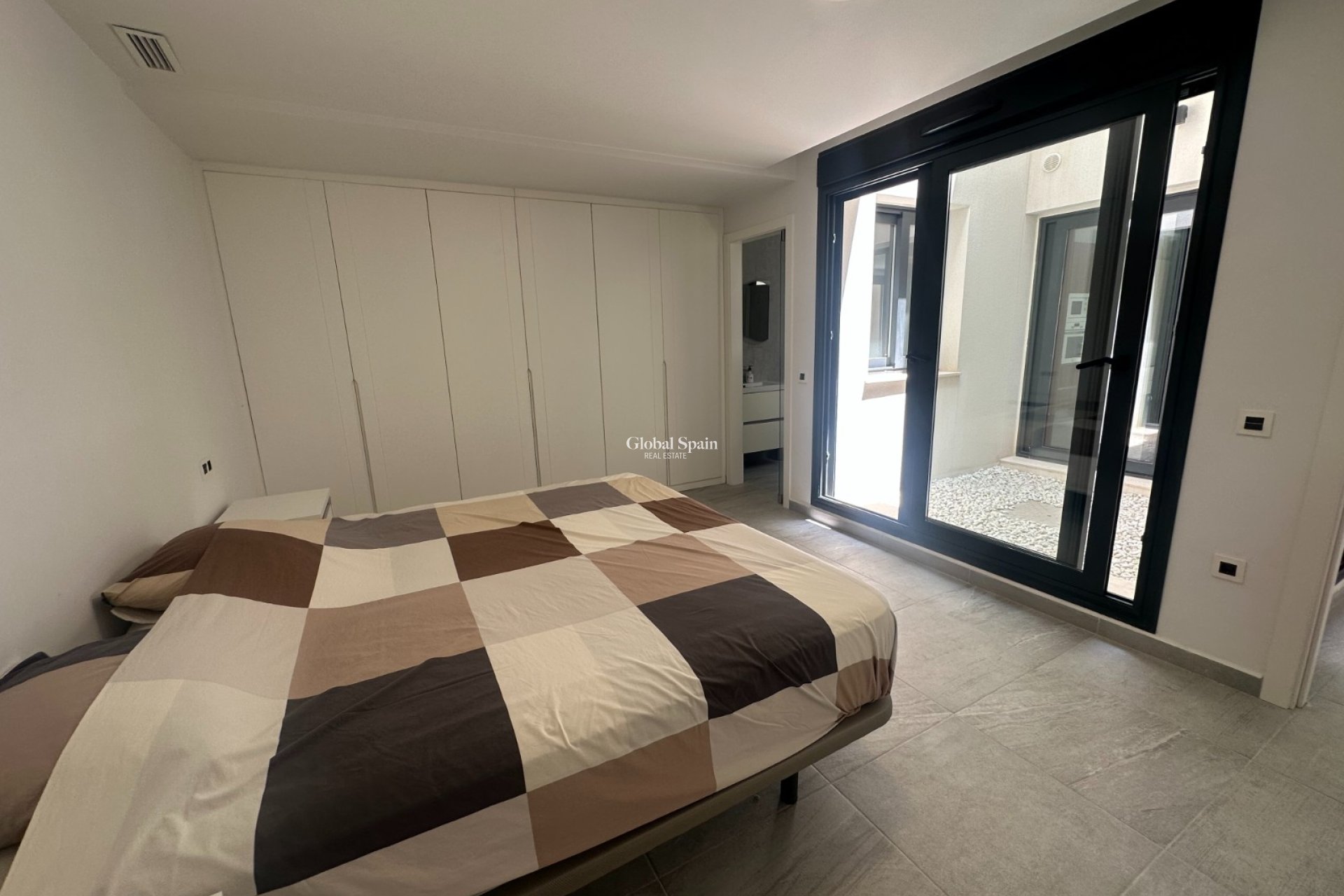 Resale - VILLA -
SAN MIGUEL DE SALINAS - Inland