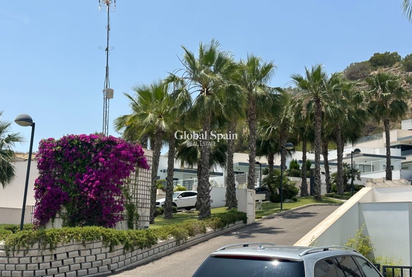 Resale - VILLA -
SAN MIGUEL DE SALINAS - Inland