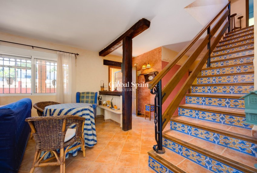 Resale - VILLA -
SAN MIGUEL DE SALINAS - Inland