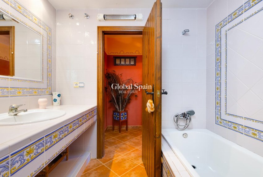 Resale - VILLA -
SAN MIGUEL DE SALINAS - Inland