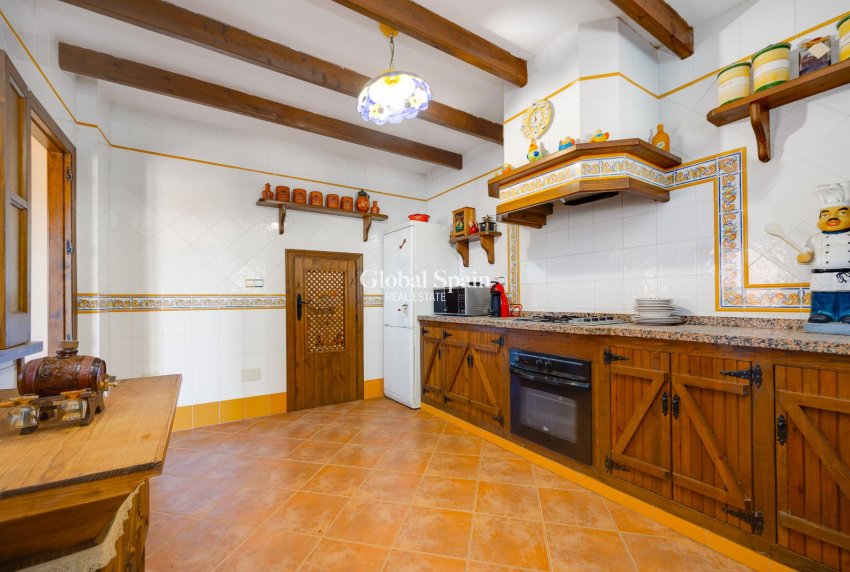 Resale - VILLA -
SAN MIGUEL DE SALINAS - Inland