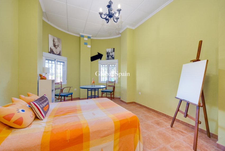 Resale - VILLA -
SAN MIGUEL DE SALINAS - Inland