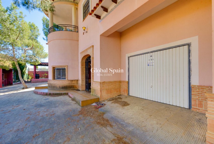 Resale - VILLA -
SAN MIGUEL DE SALINAS - Inland
