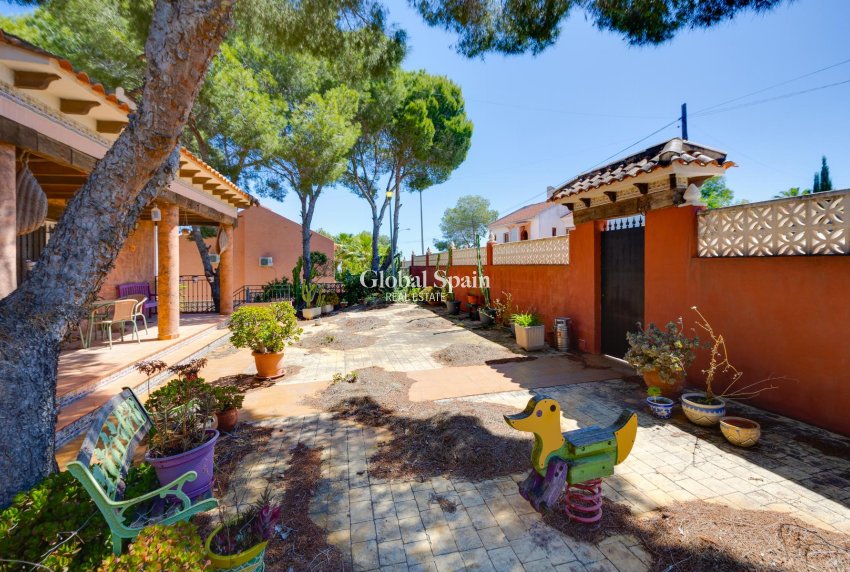 Resale - VILLA -
SAN MIGUEL DE SALINAS - Inland