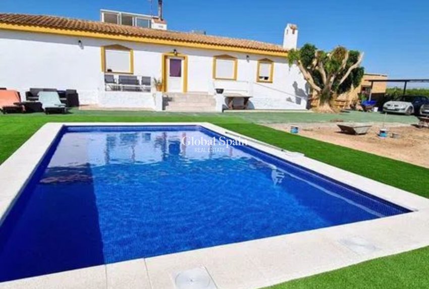 Resale - VILLA -
SAN MIGUEL DE SALINAS - Inland