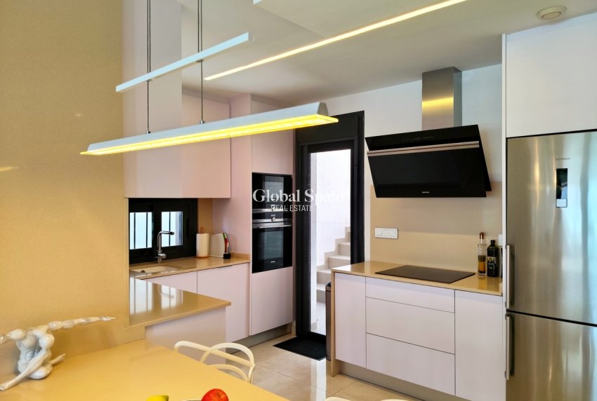 Resale - VILLA -
SAN MIGUEL DE SALINAS - Inland