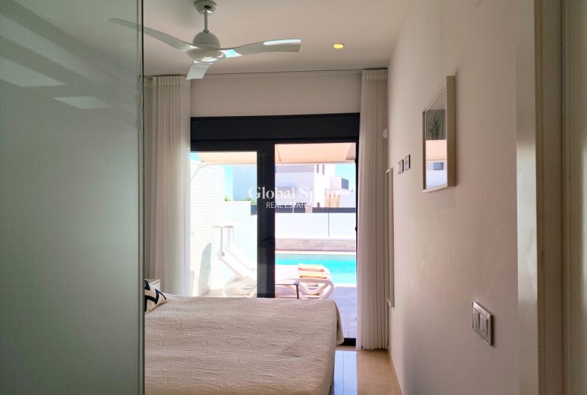 Resale - VILLA -
SAN MIGUEL DE SALINAS - Inland