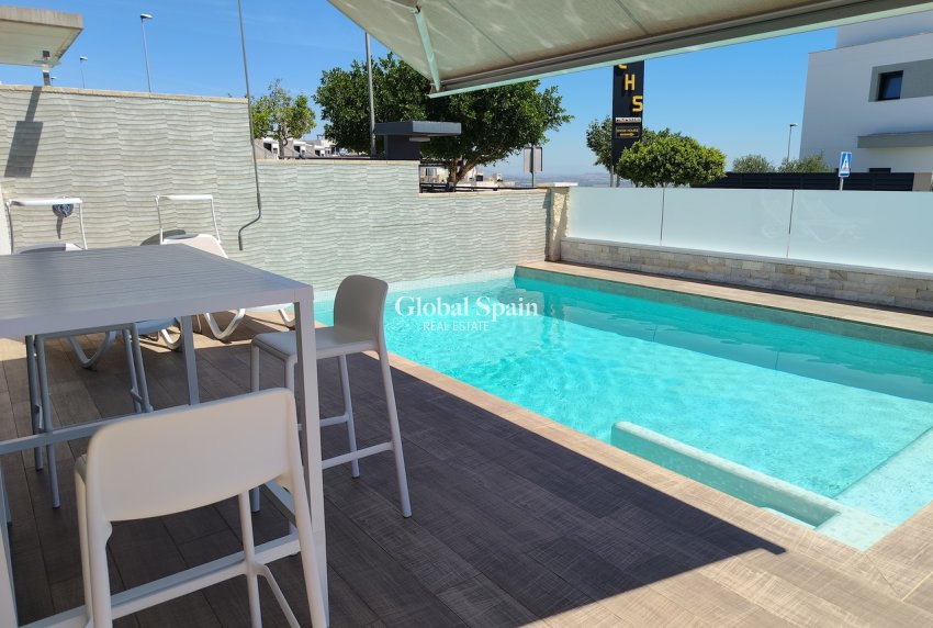 Resale - VILLA -
SAN MIGUEL DE SALINAS - Inland