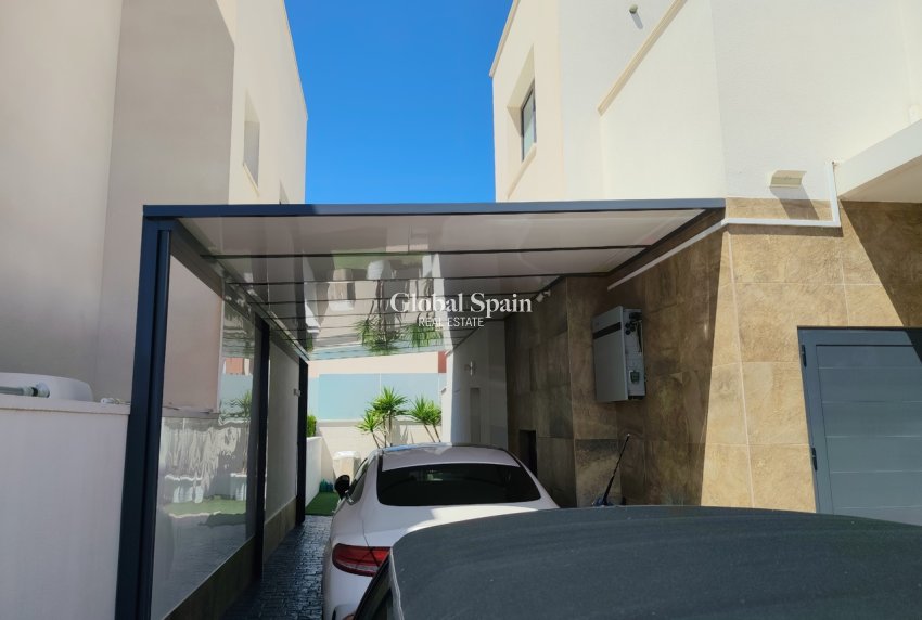 Resale - VILLA -
SAN MIGUEL DE SALINAS - Inland