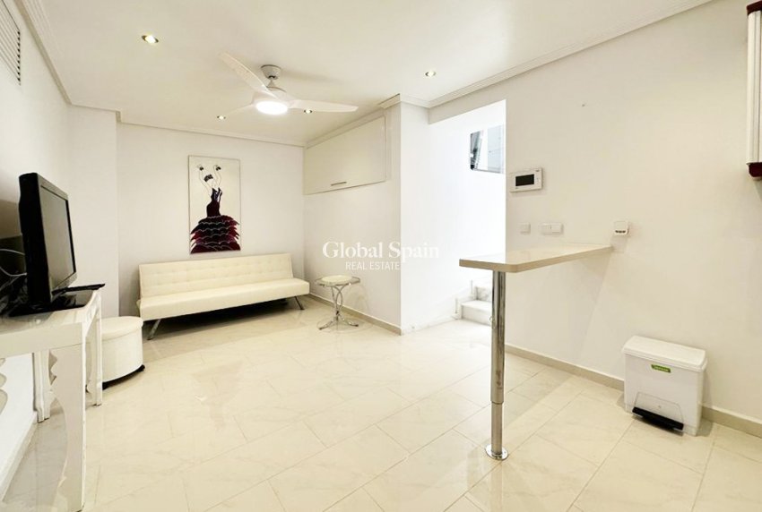 Resale - VILLA -
SAN MIGUEL DE SALINAS - Inland