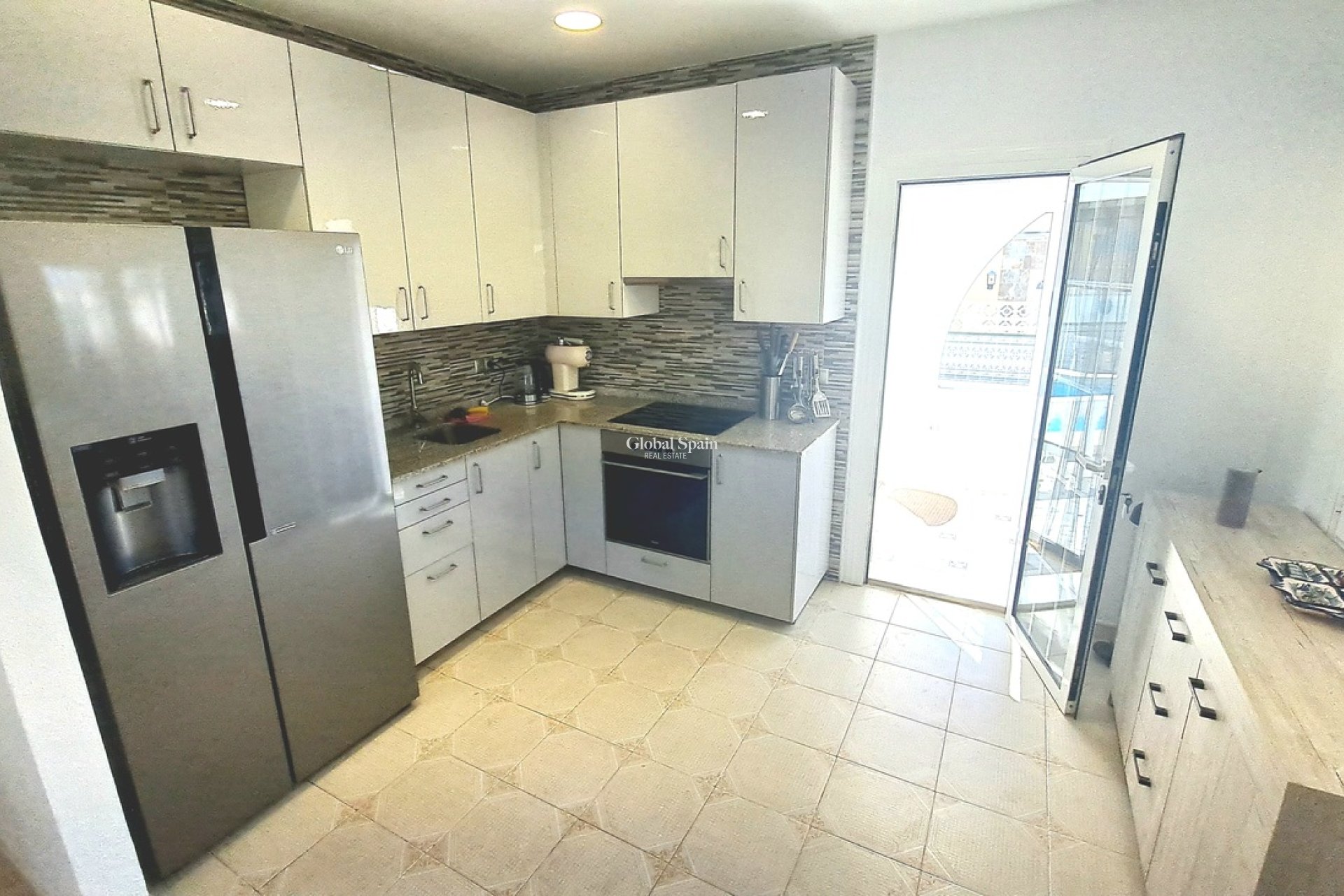 Resale - VILLA -
SAN MIGUEL DE SALINAS - Inland