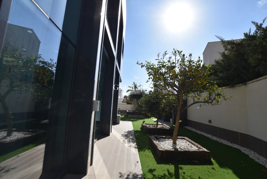 Resale - VILLA -
SAN MIGUEL DE SALINAS - Inland