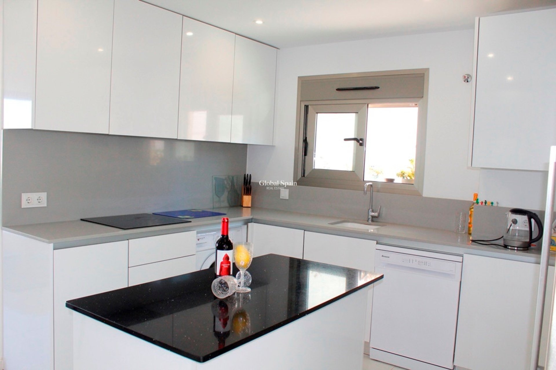 Resale - VILLA -
SAN MIGUEL DE SALINAS - Inland