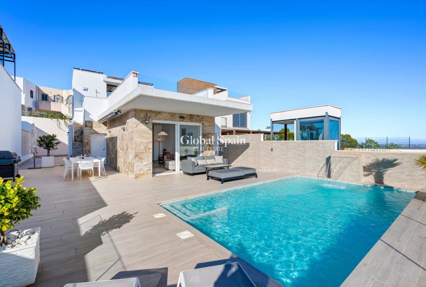 Resale - VILLA -
SAN MIGUEL DE SALINAS - Inland
